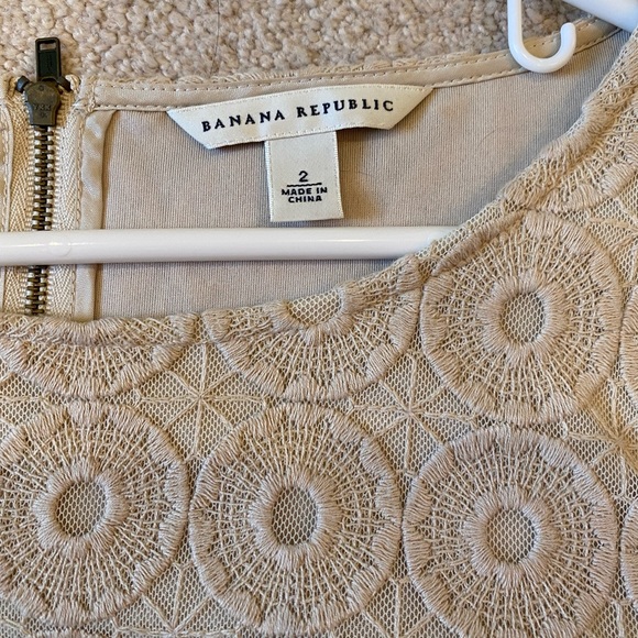 Banana Republic Size 2 Cream Circle Lace Beige Dress - Picture 4 of 5